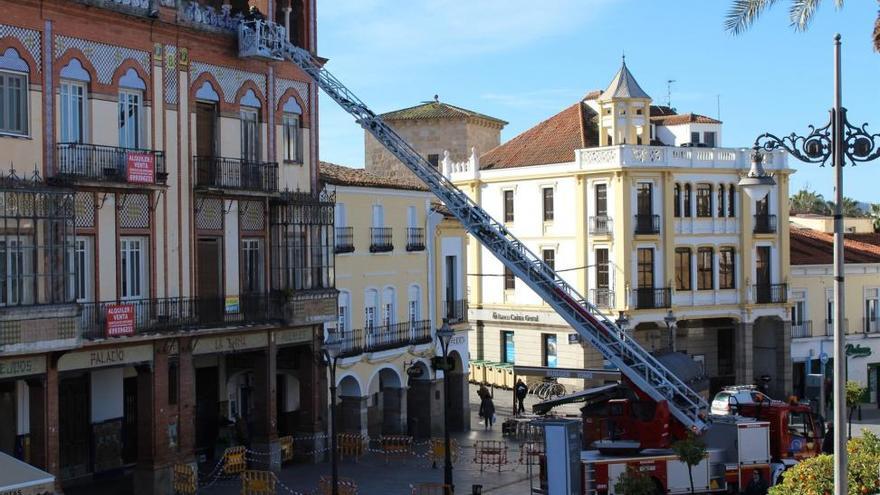 Comienza la retirada de los pináculos del palacio de la China de Mérida