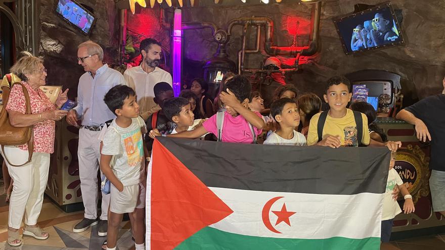 Las risas de los niños saharauis llenan de alegría Katmandu Park a pocos días de su regreso al desierto