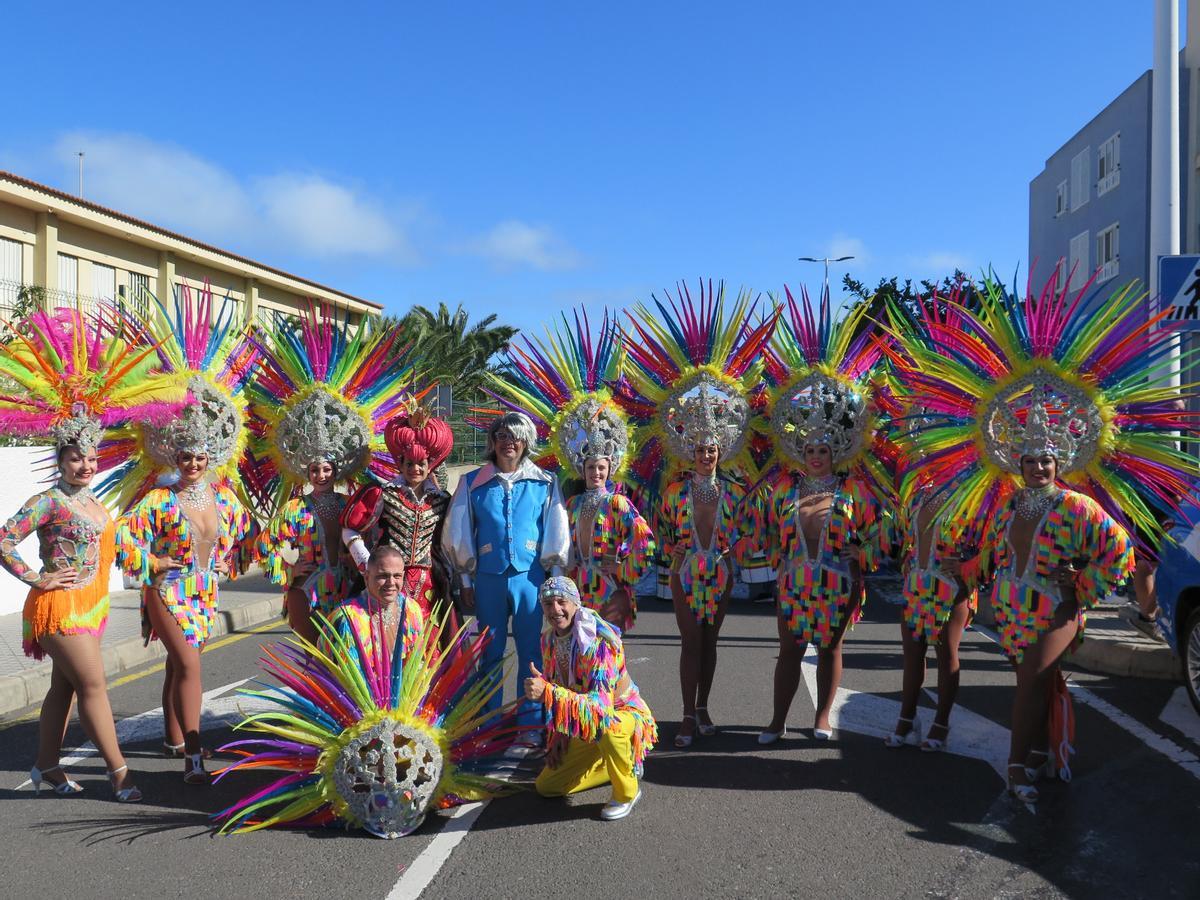 Ambiente en las calles de Guía en el carnaval infantil-