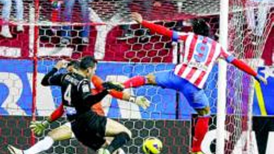 El Atlético suma y sigue ante el Levante pero pierde a Falcao
