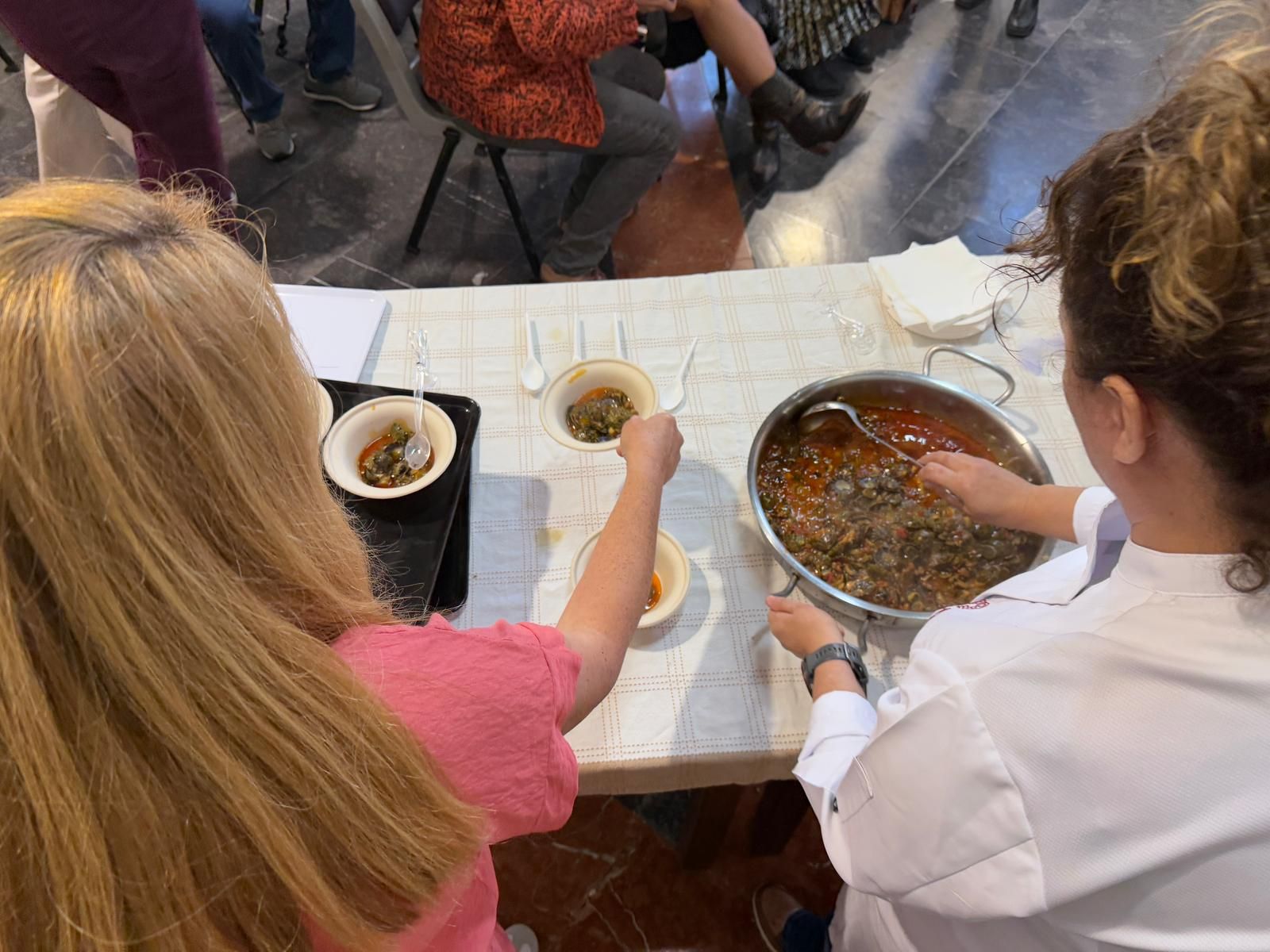 Así fue la masterclass de la guisandera Pilar Ramos con las llámparas como protagonistas en Quintes