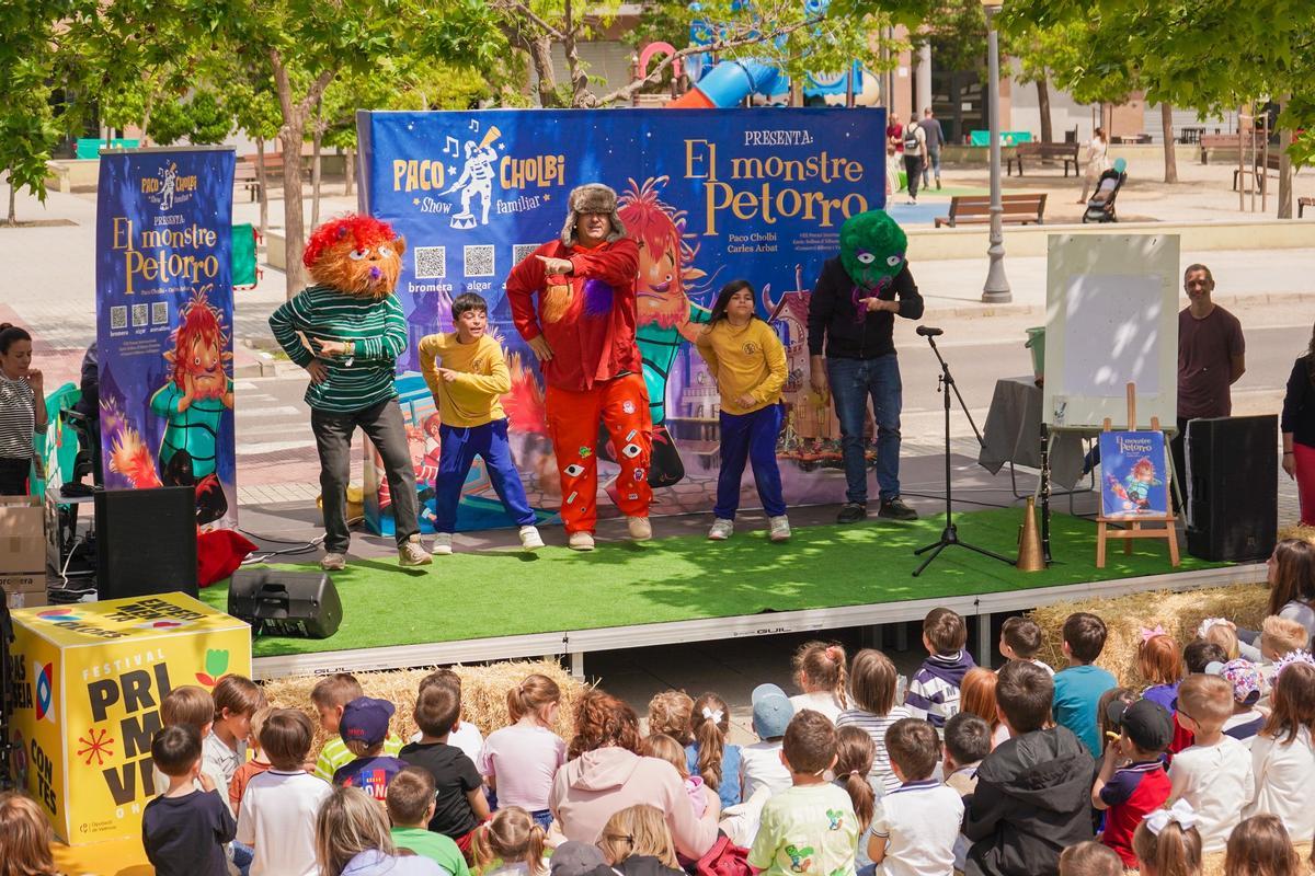 Espectáculo familiar celebrado en el Festivalet de Ontinyent 2025.