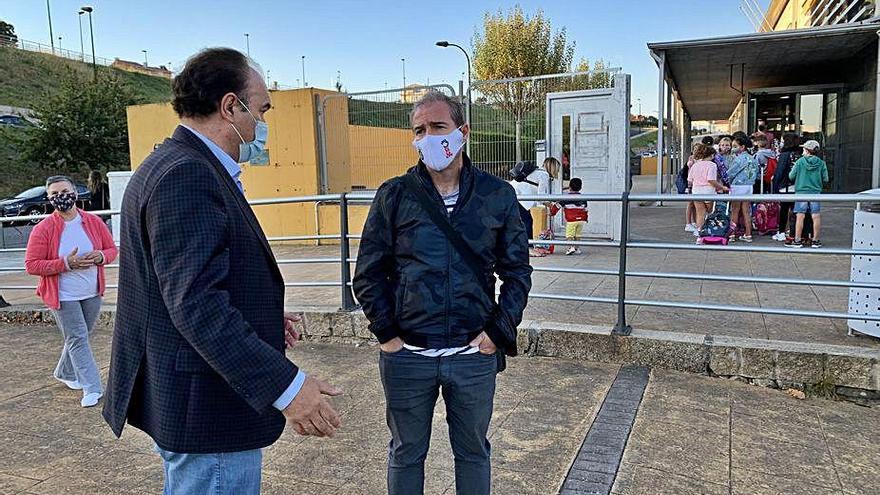 Crespo visitó ayer por la mañana el colegio Manuel Rivero.