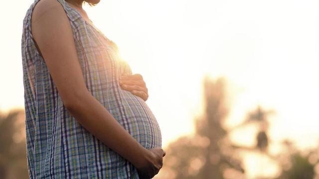 Una mujer en avanzado estado de gestación. // Fdv