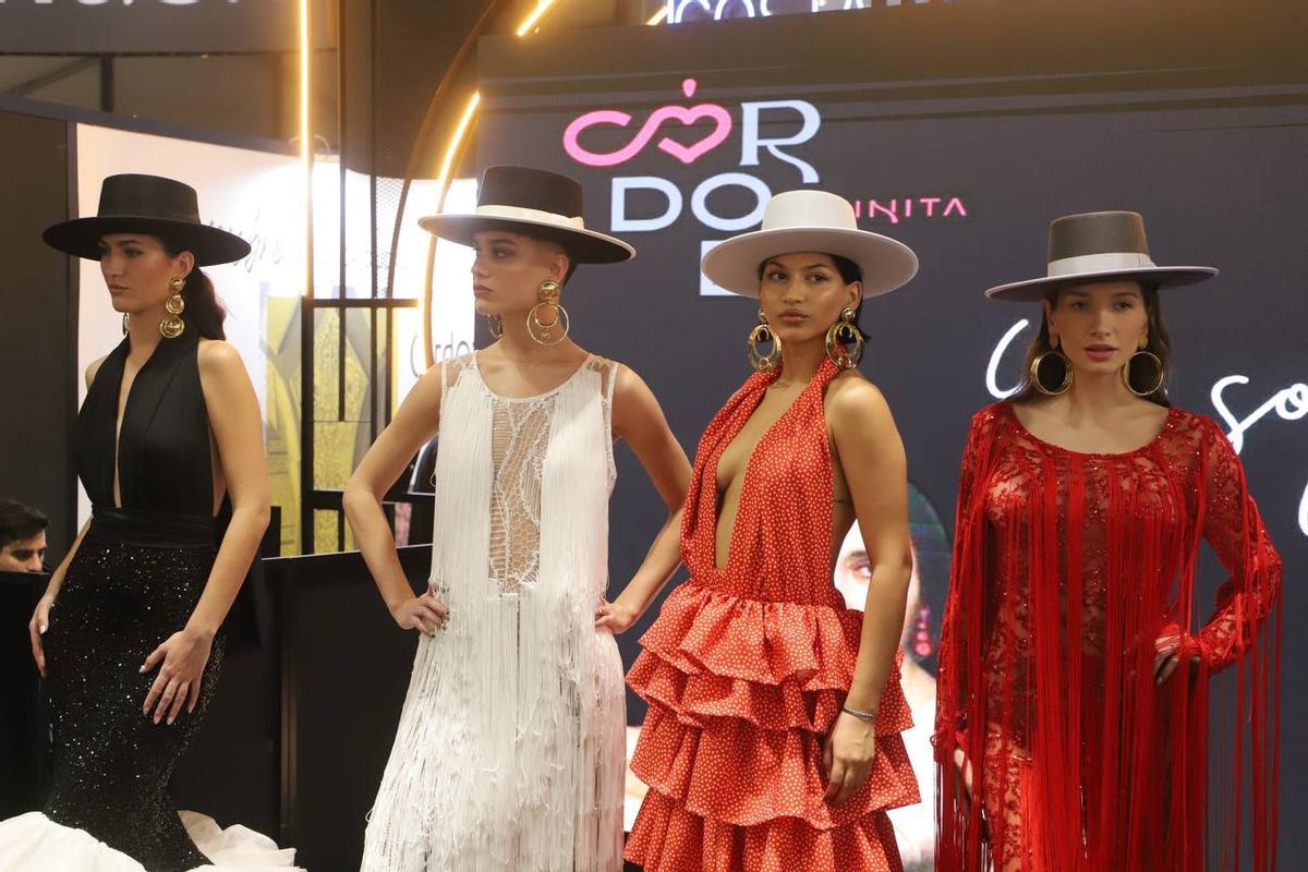 Un grupo de modelos con sombrero cordobés, en la edición de este año de la Feria Internacional del Turismo (Fitur).