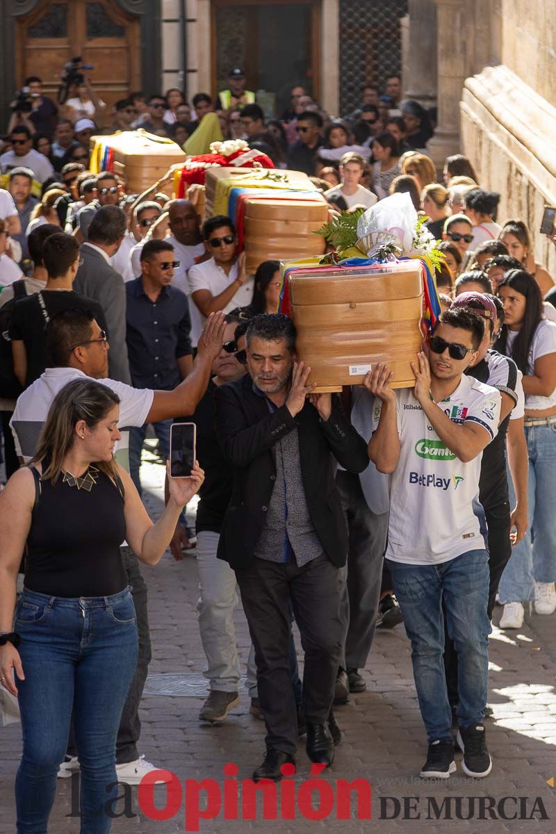 Imágenes del funeral en Caravaca de algunas de las víctimas del incendio en las discotecas de Murcia