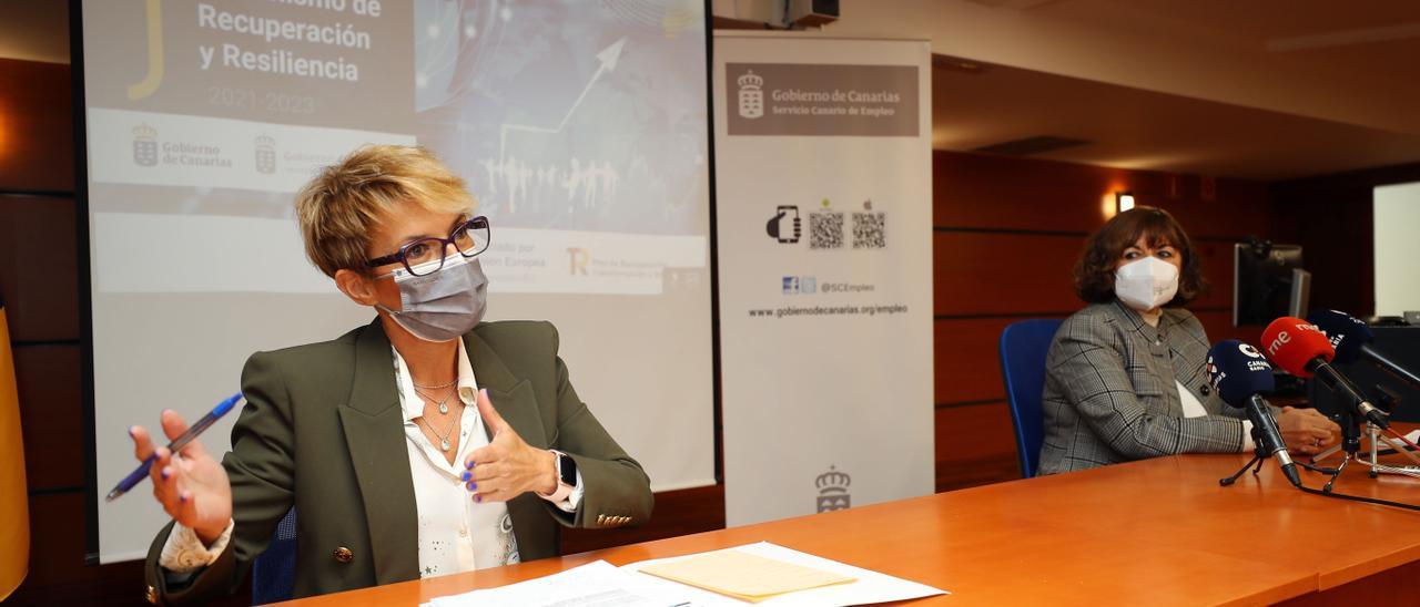 Elena Máñez (izquierda) y Dunnia Rodríguez, este lunes durante la presentación de los datos.