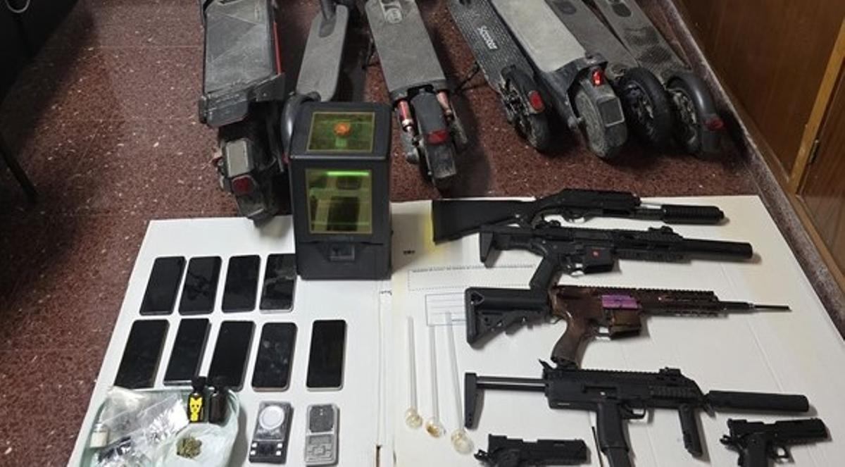 Objetos ilícitos hallados y requisados por la Policía Nacional.