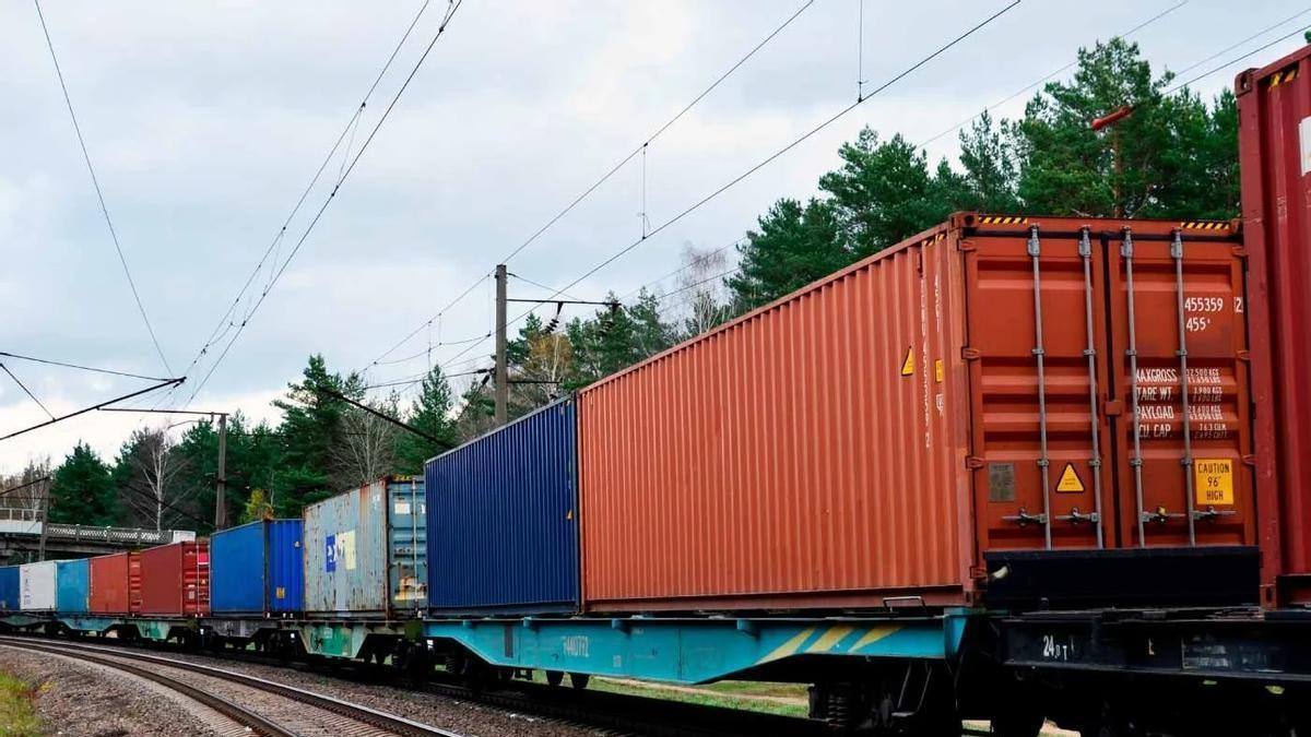 Un transporte de mercancías por ferrocarril.