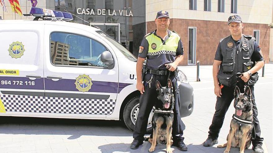 policía de onda suma un vehículo a la unidad canina