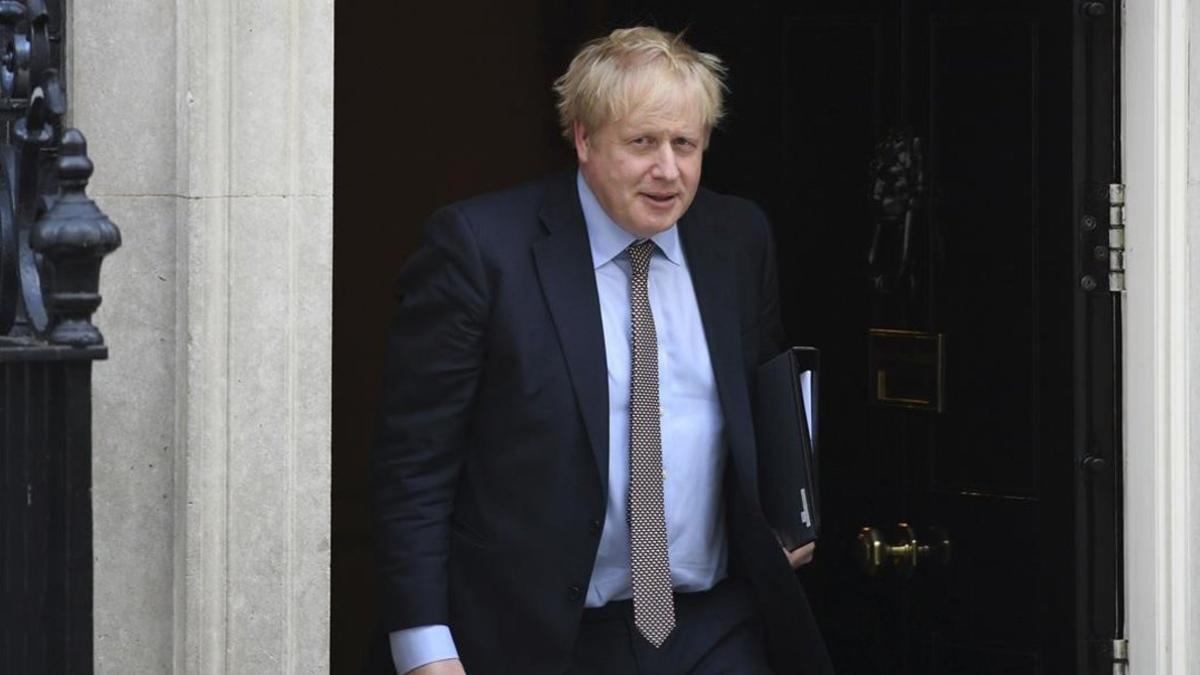 Boris Johnson, tras la reunión de su Gobierno, ayer.