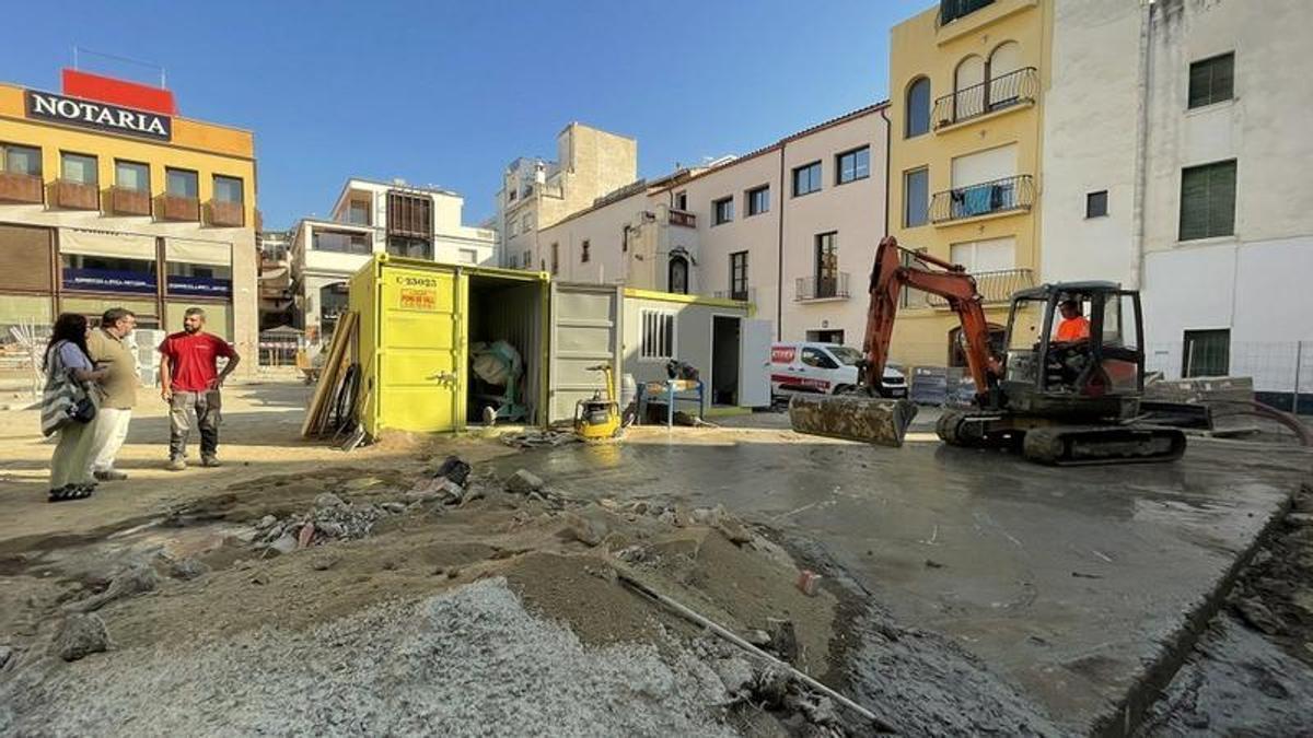 Obres a la plaça dels Dies Feiners