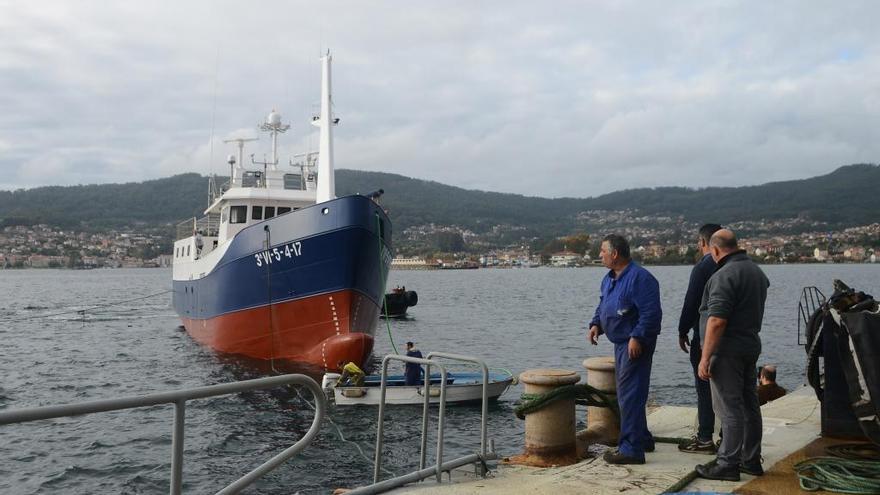 Botadura reciente de un palangrero en un astillero de Moaña.//Gonzalo Núñez