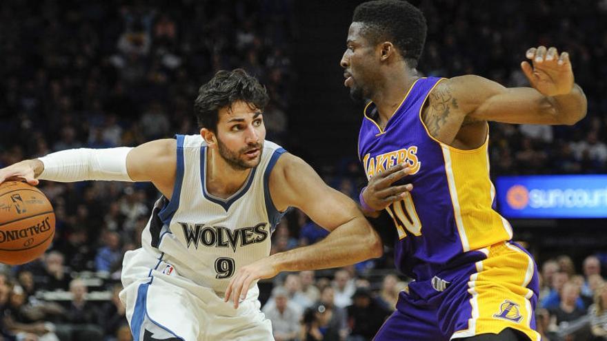 Ricky Rubio trata de superar la marca de David Nwaba, de Lakers.