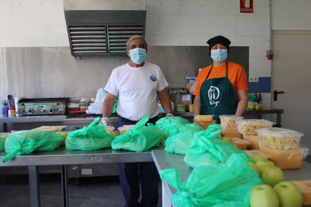 Reparto solidario de comida en los Asperones