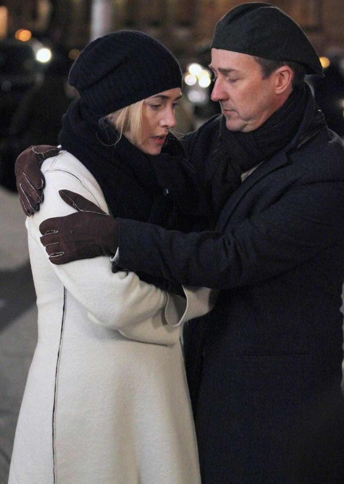 Edward Norton consuela a Kate Winslet en el rodaje de 'Collateral Beauty' en Nueva York