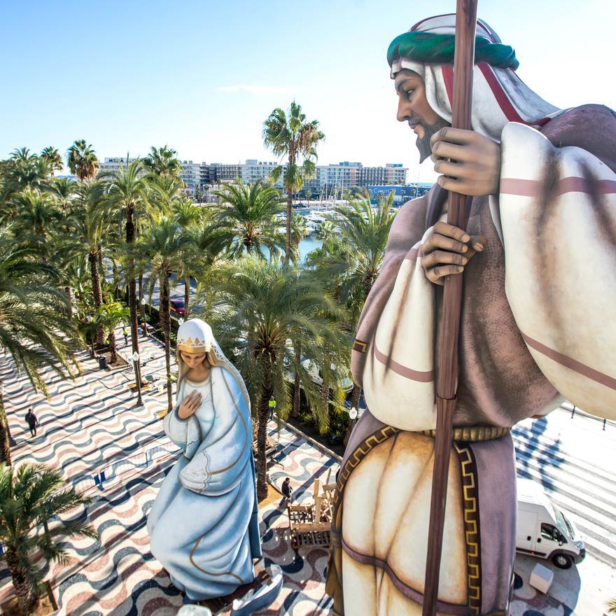 Alicante planta en la Explanada el Belén gigante