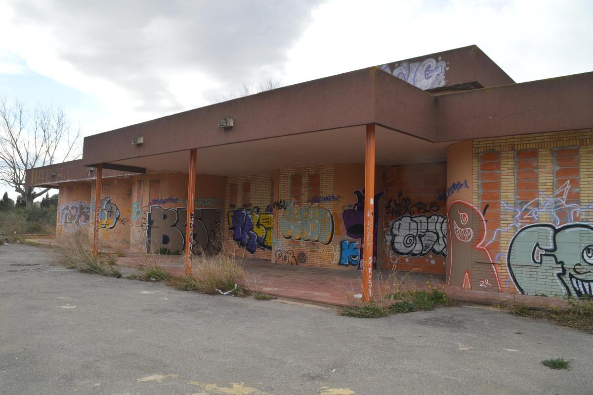 Detall de l'antiga llar d'infants Ramon Reig, cedida per l'Ajuntament a l'Altem