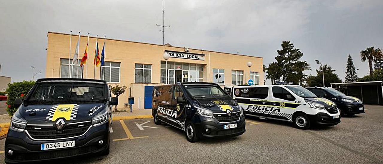 Imagen de los nuevos vehículos policiales.    |