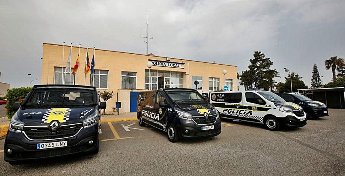Imagen de los nuevos vehículos policiales.    |