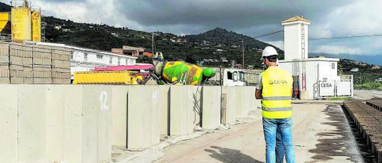 Obras en el nuevo muelle de Tazacorte, en La Palma.