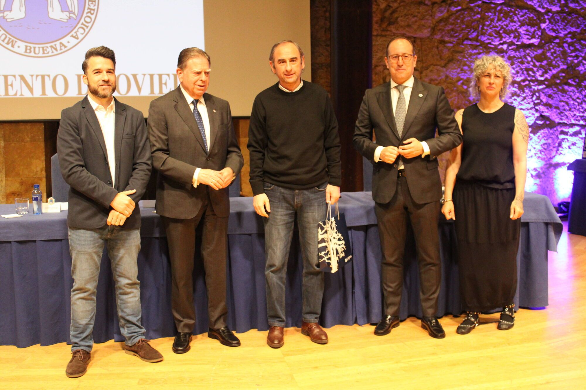 Acto institucional Santa Rita Hora: 11:00 Lugar: Oviedo, Sala de Cámara del Auditorio Príncipe Felipe Descripción: Homenaje a los trabajadores municipales jubilados y a quienes cumplen 25 y 40 años de servicio en el Ayuntamiento.