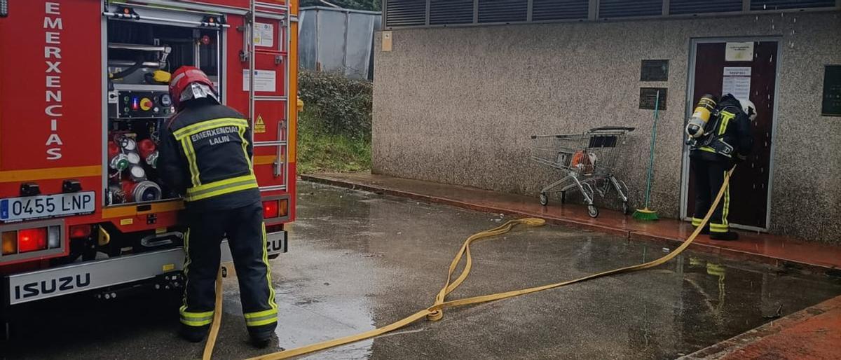 Efectivos durante el simulacro, por el plan de autoprotección de la empresa concesionaria.