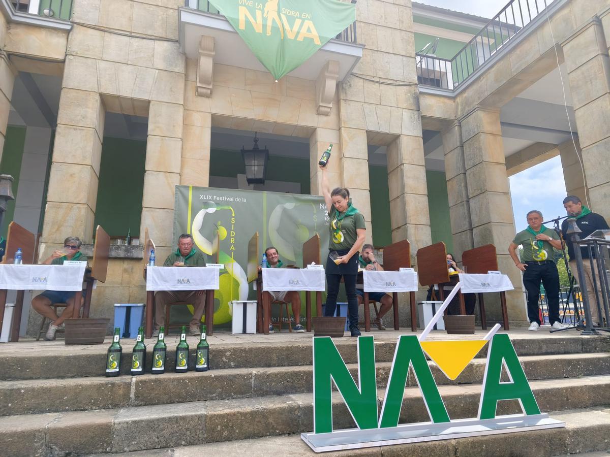 Así fue la emocionante y multitudinaria cata a ciegas para elegir la mejor sidra de Asturias en Nava