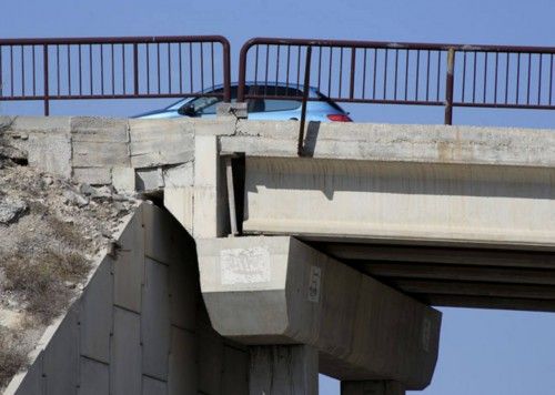 Obligan a reparar tres puentes sobre el tranvía al detectar fallos  estructurales - Información