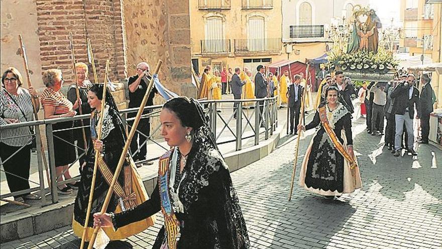 Tradición popular y devoción se unifican en el día que la Vall tributa a la Sagrada Familia