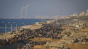 27 de enero de 2024 (Gaza) Palestinos gazatíes regresan al norte de Gaza tras el alto el fuego entre Hamás e Israel. 