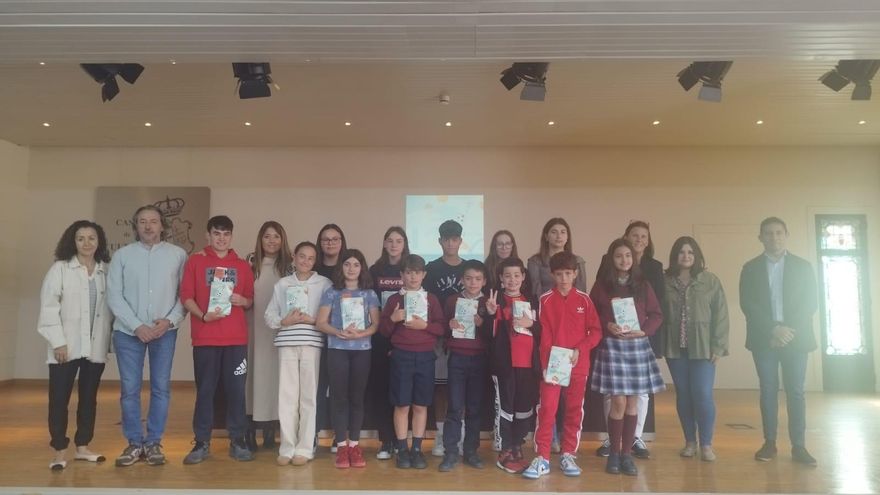 Ribadesella presenta una antología de cuentos premiados por el Día del Libro