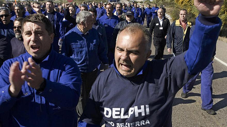 Delphi. Imagen de archivo de una marcha de los trabajadores para conservar sus empleos .