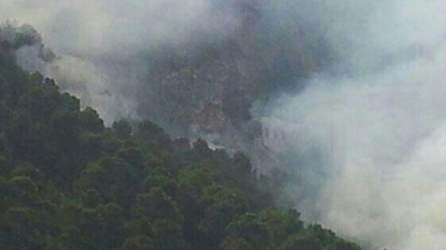 Las llamas llegan a la finca de Galatzó