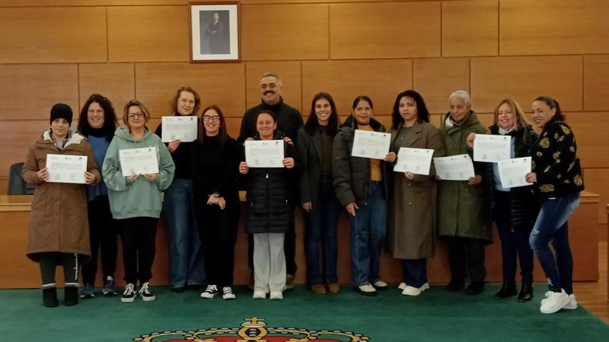 El alcalde, Daniel Pérez, presidió el acto de entrega de premios.