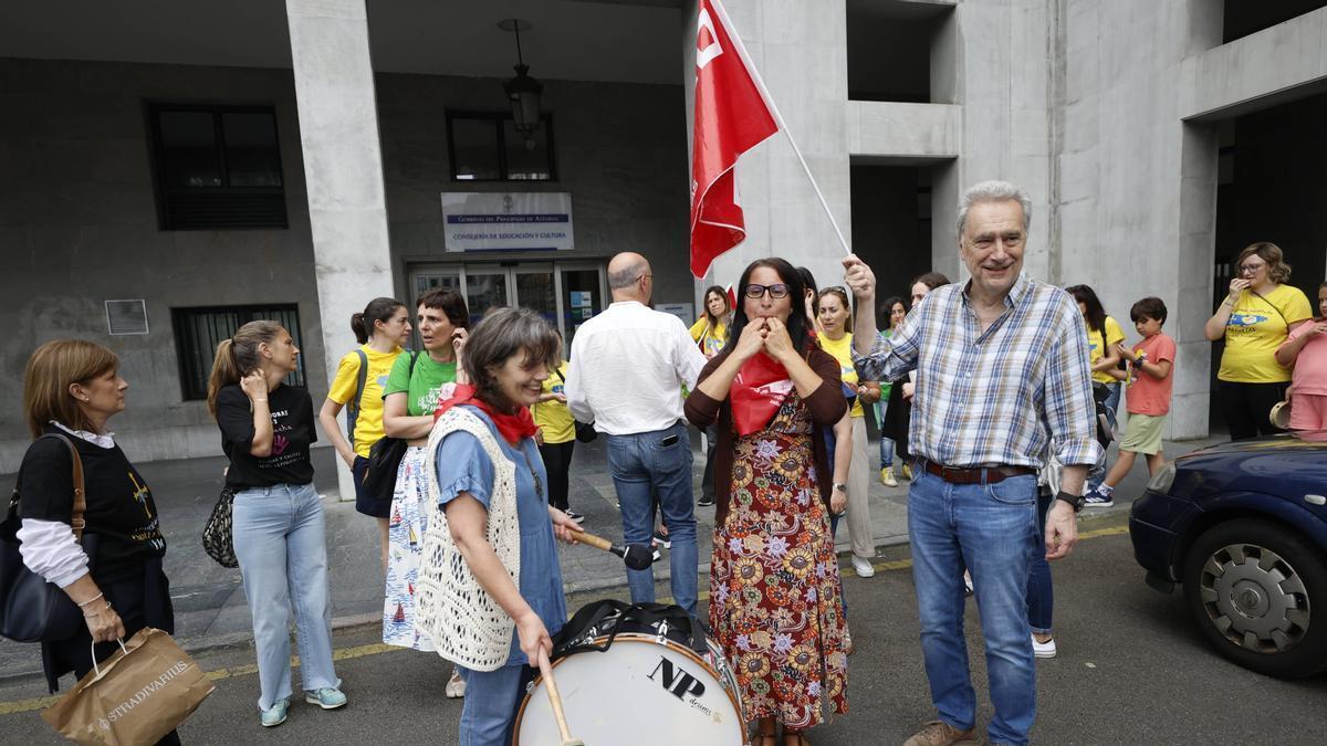 Concentración  recientede las trabajadoras de las escuelinas en la segunda jornada de huelga de esta semana. Frente a la Consejería