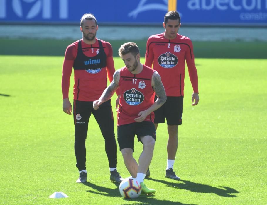 Carlos Fernández comienza a realizar algunas tareas con el grupo aunque su presencia en la convocatoria para el partido contra el Almería parece poco probable.