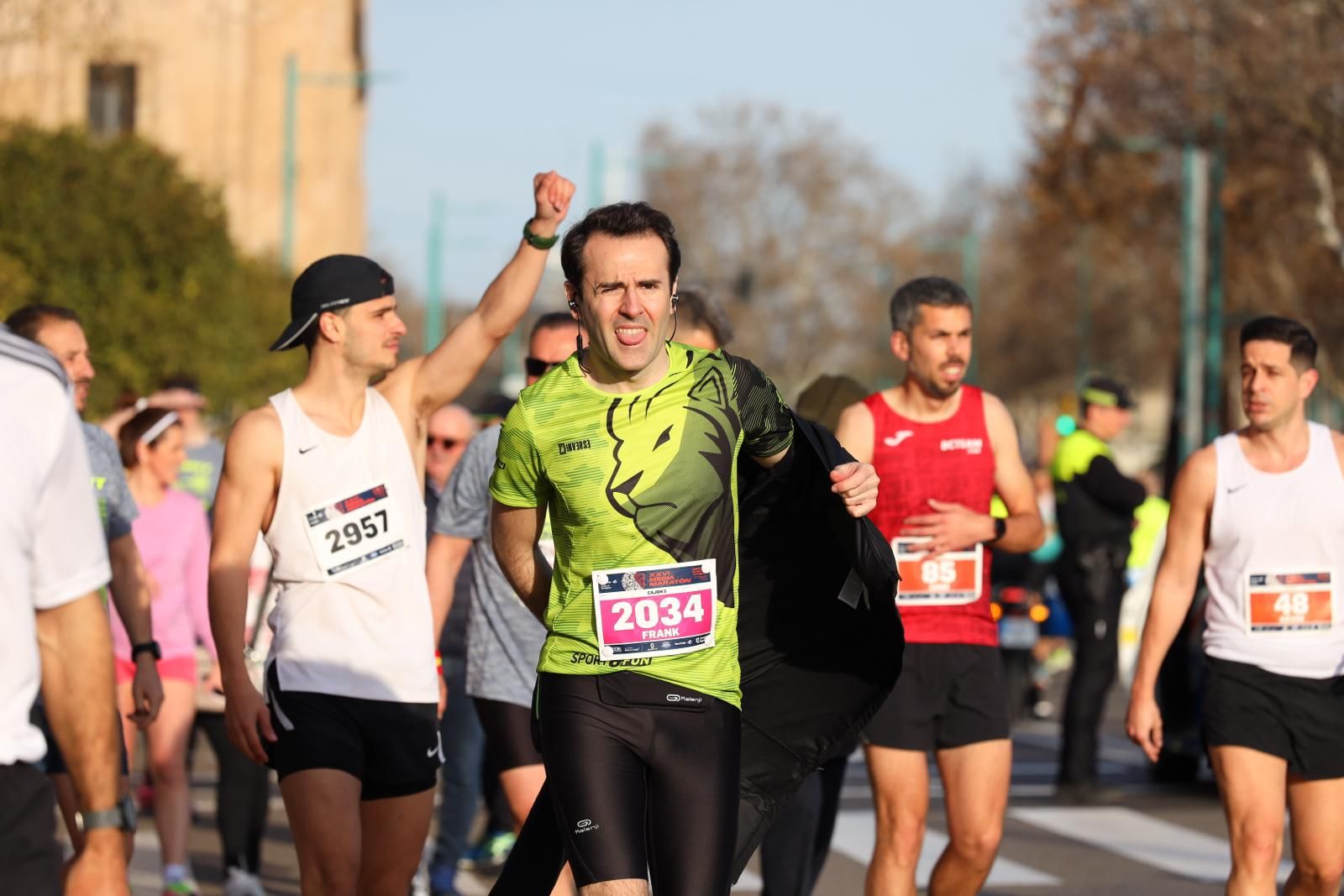 En imágenes | Búscate en el Medio Maratón de Zaragoza 2024