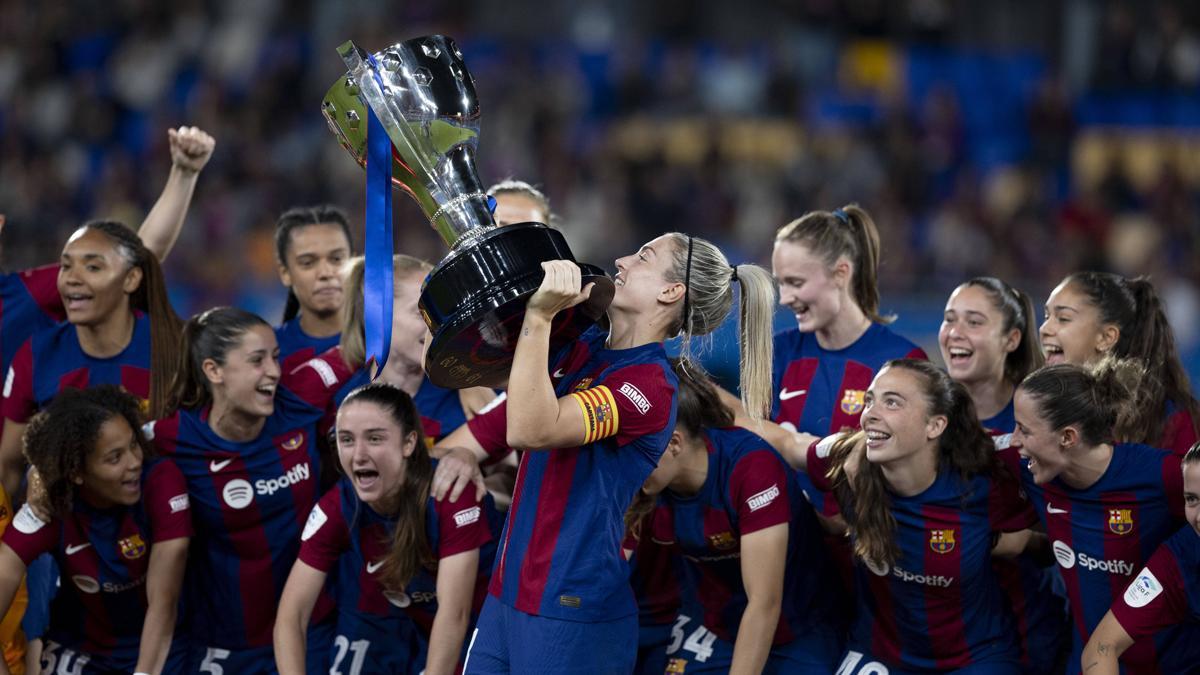 Alexia levanta el segundo título de la temporada ante la afición del Johan: la Liga F
