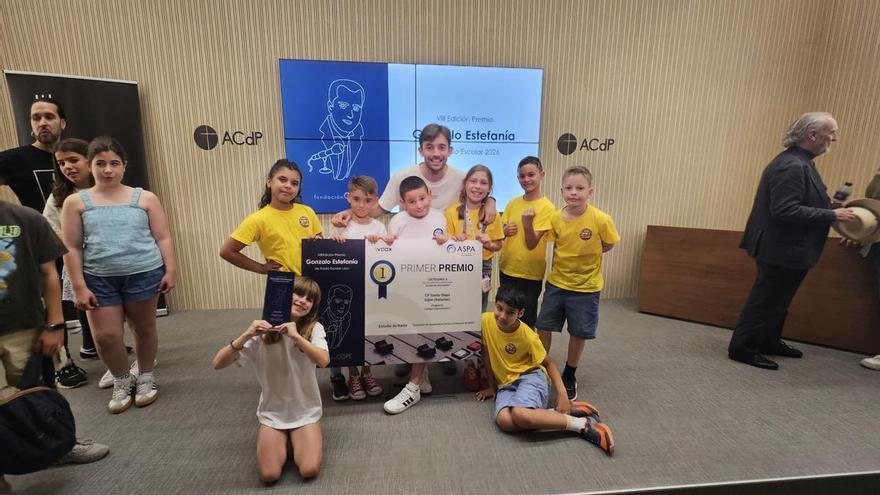 Al Santa Olaya se le da bien los micrófonos: el colegio de El Natahoyo gana el premio nacional de radio escolar