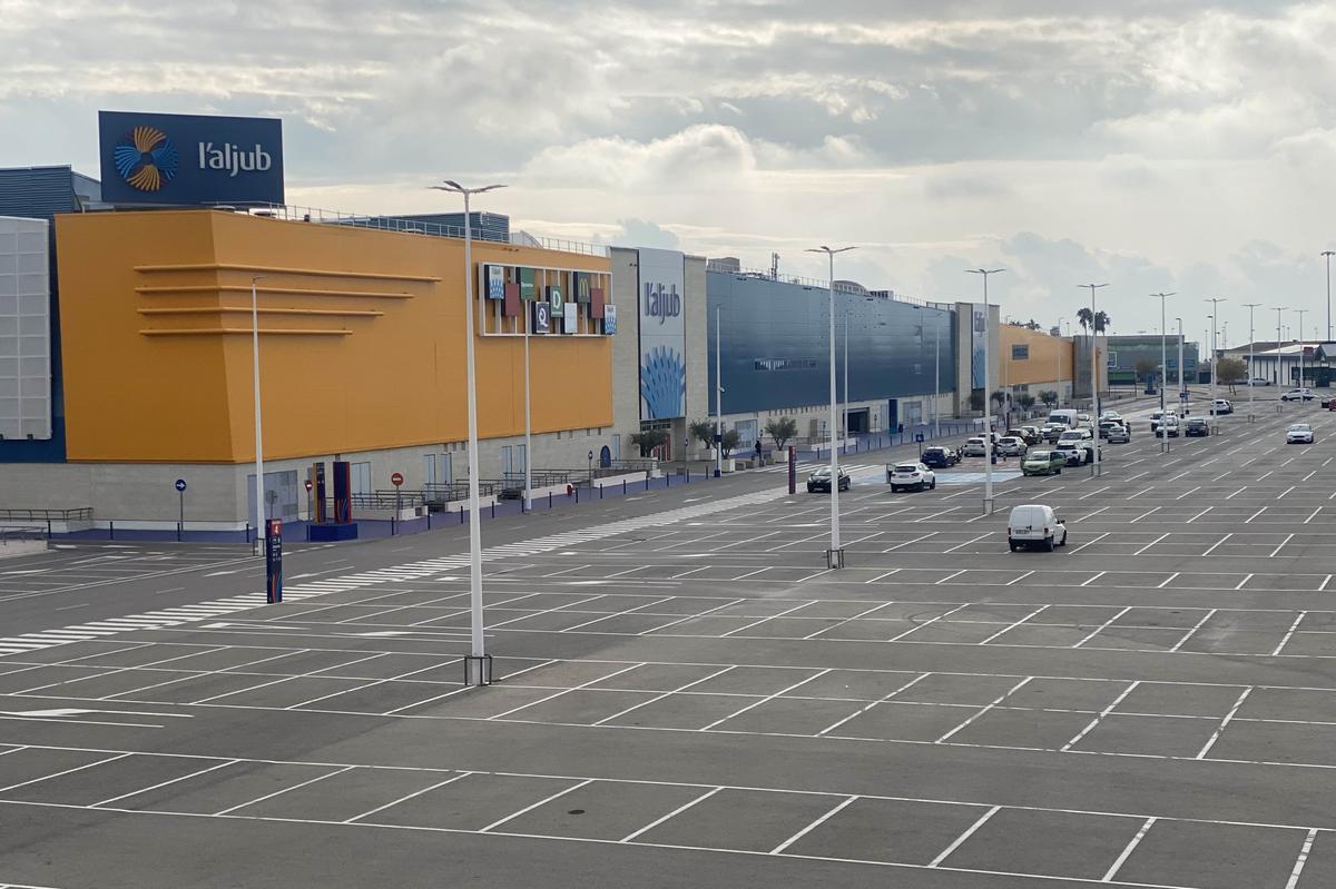 Exterior del centro comercial L'Aljub en Elche.