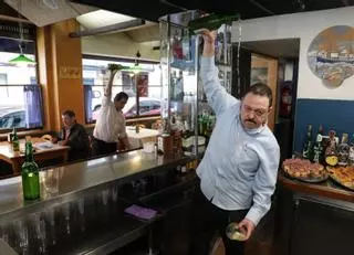 Se retira el bigote más sabio de la sidra en Gijón: Casa El Cartero cambiará de dueños después del verano