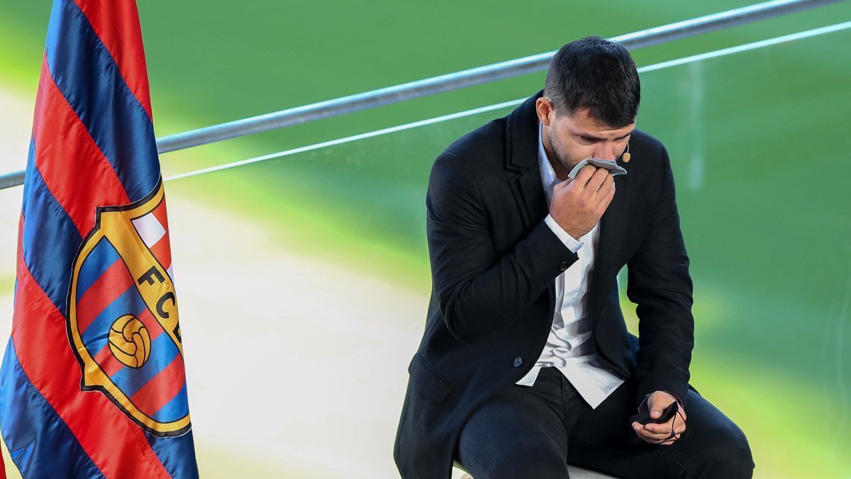 Sergio Agüero no pudo reprimir las lágrimas cuando anunció que dejaba el fútbol