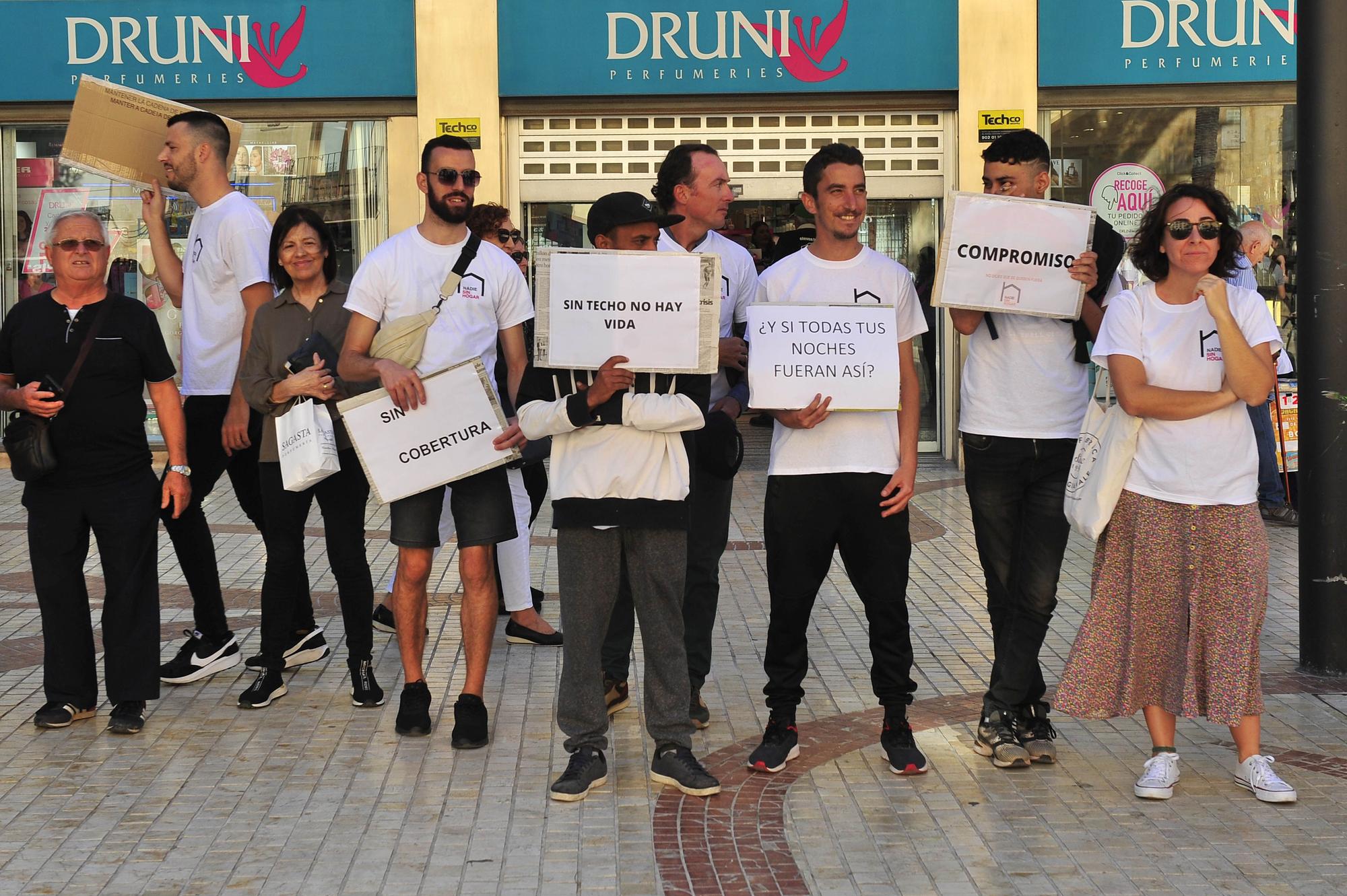 Concentración por los derechos de las personas sin hogar en Elche