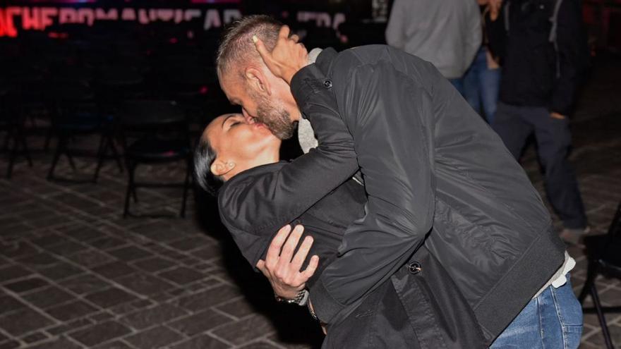 Romeo y Julieta se pasean por ‘La noche romántica’ con el mejor beso