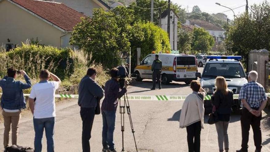 La Guardia Civil acordonó la casa para evitar altercados. // B. Lorenzo