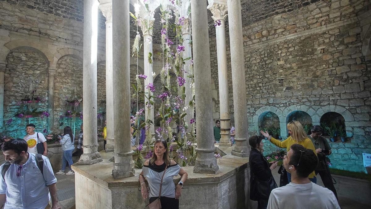 Una imatge dels Banys Àrabs decorats per Temps de Flors.
