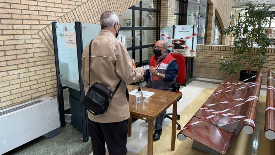 Zaragoza habilita un servicio para pedir cita para vacunarse... pero se paraliza por falta de dosis