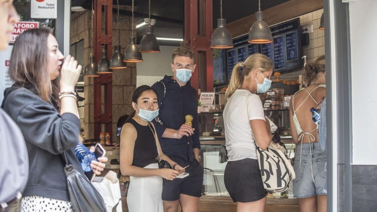 La mayoría de hosteleros y comerciantes de la provincia dejarán de usar la mascarilla en sus negocios