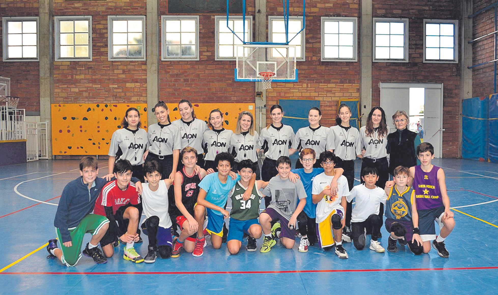 Árbitras de baloncesto sin adjetivos